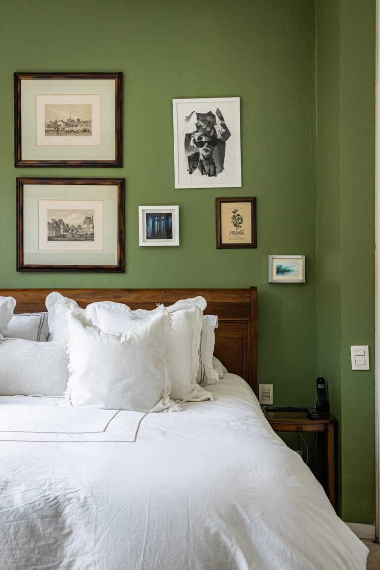 8 Things Professional Sleep Experts Hate to Keep in a Bedroom
