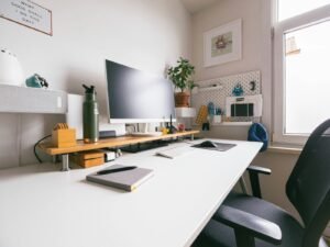 Home office desk with monitor, an example of well-chosen home office furniture